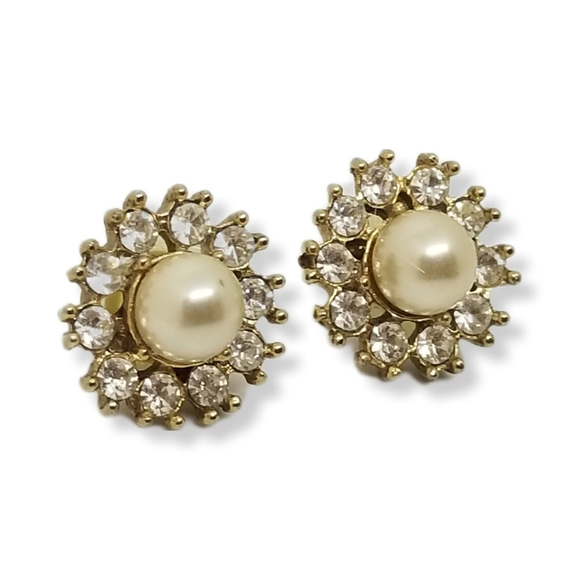 VINTAGE GOLDTONE, FAUX PEARL & DIAMANTE ROUND STATEMENT EARRINGS - Picture 3 of 4